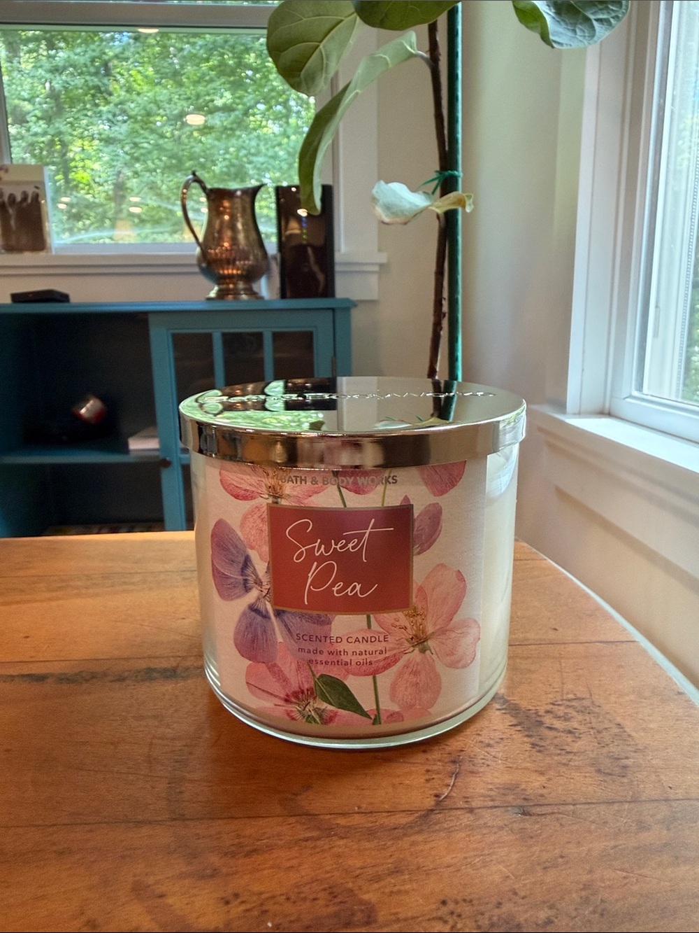 Bath & Body Works Sweet Pea Floral Candle - Pink with Gold Lid